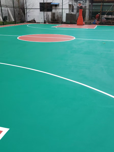 常熟 球场长期使用易出现地面开裂
